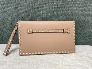 専櫃高仿VALENTINO華倫天奴包包 Rocksud 大號鉚釘手拿包 黑