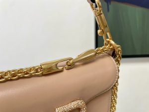 1比1高仿VALENTINO華倫天奴包包 LOCÒ仿水晶小牛皮手袋 杏色