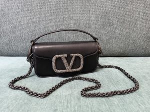 1比1高仿VALENTINO華倫天奴包包 LOCÒ仿水晶小牛皮手袋 黑