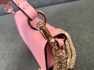1比1高仿VALENTINO華倫天奴包包 小號LOCÒ仿水晶小牛皮手袋 粉