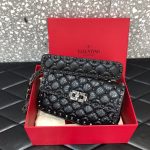 高仿VALENTINO華倫天奴包包 ROCKSTUD SPIKE小號軟牛革手袋 黑色