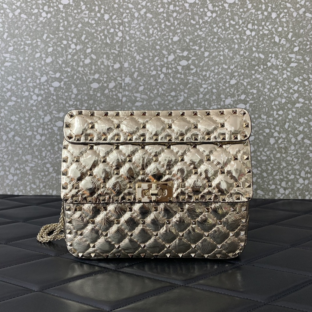 VALENTINO202406142400004.jpg 原單複刻VALENTINO華倫天奴包包 ROCKSTUD SPIKE中號軟牛革手袋 金色