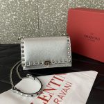 原單VALENTINO華倫天奴包包 Garavani ROCKSTUD粒面小牛皮鏈條手袋 銀色