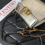 高仿VALENTINO華倫天奴包包 GARAVANI迷你VSLING金屬質感粒面小牛皮手袋 香檳金