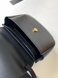 専櫃複刻YSL聖羅蘭包包 kaia滑面皮革小型書包 馬鞍包 黑色
