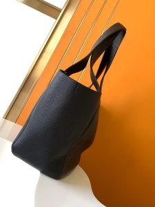 専櫃高仿YSL聖羅蘭包包 LE 5 à 7 BEA柔軟荔枝紋小牛皮手提袋