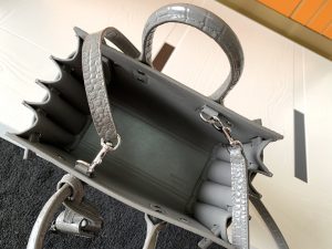 高仿YSL聖羅蘭包包 sac de jour鱷魚壓紋光面皮革NANO手袋 灰色