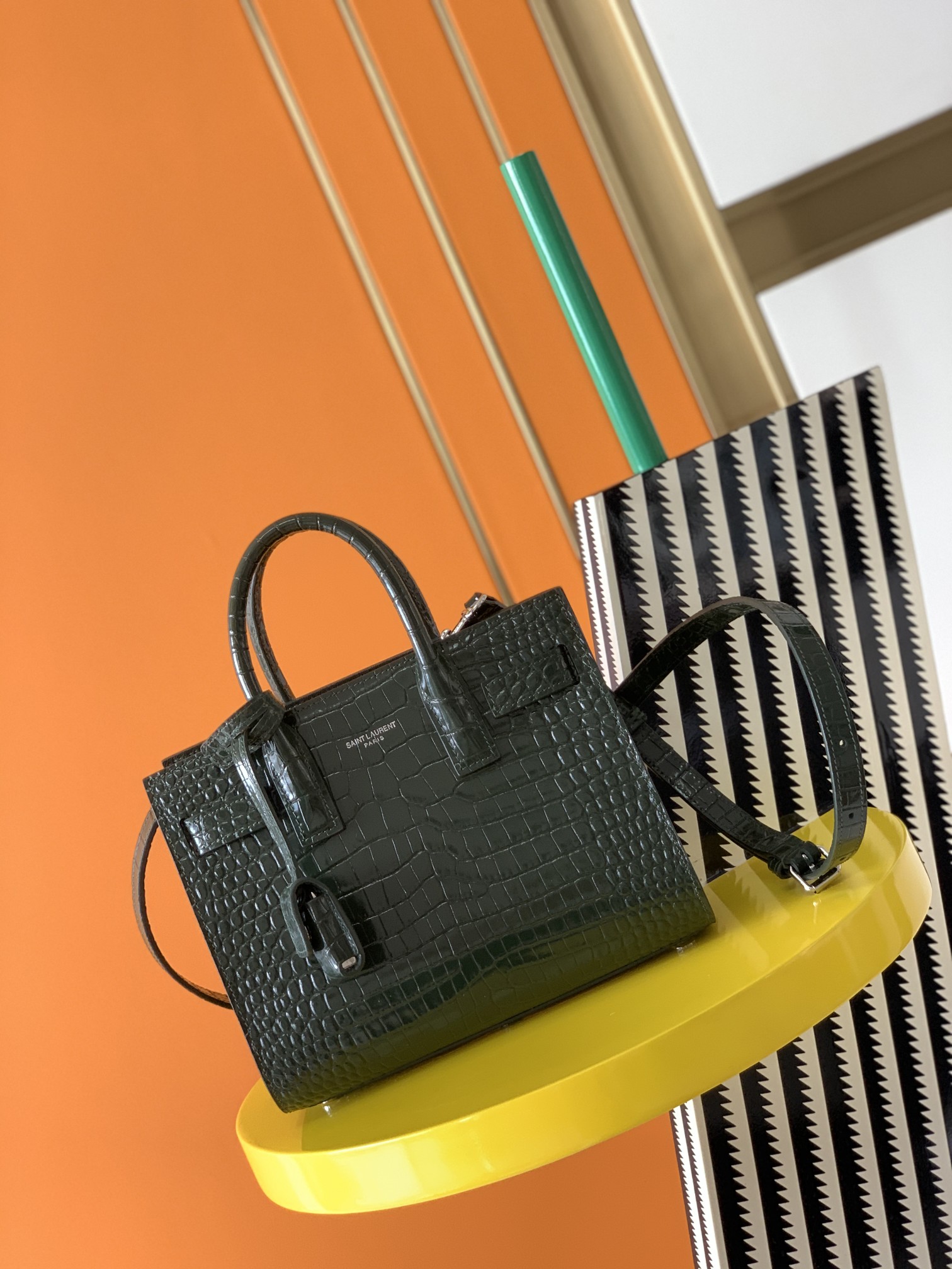YSL202406213500001.jpg 高仿YSL聖羅蘭包包 sac de jour鱷魚壓紋光面皮革NANO手袋 緑色