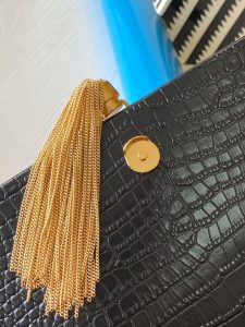 1比1複刻YSL聖羅蘭包包 kate鱷魚壓紋皮革中型流蘇手袋 黑金