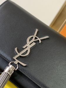 専櫃複刻YSL聖羅蘭包包 kate粒面皮革小型流蘇手袋 平紋黑銀