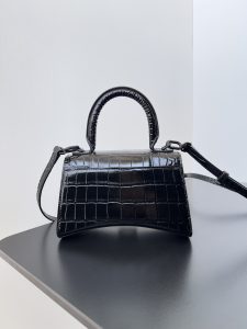 高仿balenciaga巴黎世家 HOURGLASS 加小號鱷魚紋壓紋手提包沙漏包 黑色金扣