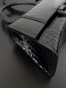 高仿balenciaga巴黎世家 HOURGLASS 鱷魚紋壓紋手提包沙漏包 黑色黑扣