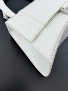 高仿balenciaga巴黎世家 HOURGLASS 鱷魚紋壓紋手提包沙漏包 白色銀扣