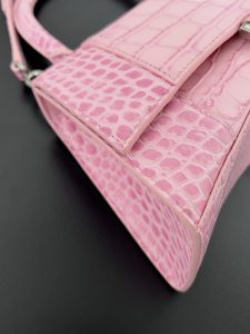 高仿balenciaga巴黎世家 HOURGLASS 鱷魚紋壓紋手提包沙漏包 巴黎粉