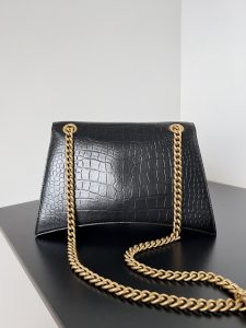 高仿balenciaga巴黎世家 CRUSH中號鱷魚紋壓花鏈帶包 黑色金扣