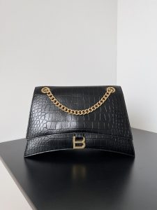 高仿balenciaga巴黎世家 CRUSH中號鱷魚紋壓花鏈帶包 黑色金扣