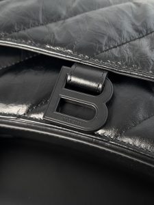 複刻balenciaga巴黎世家 Crush 小號黑色壓光牛皮革絎縫鏈帶包