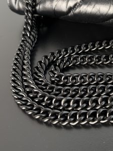 複刻balenciaga巴黎世家 Crush 中號黑色壓光牛皮革絎縫鏈帶包
