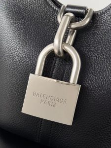 高仿balenciaga巴黎世家 Locker黑色粒面牛皮革小號豎款HOBO手袋