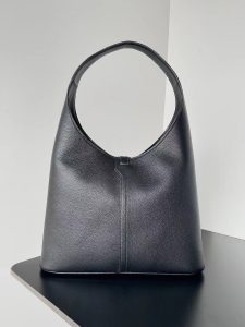 高仿balenciaga巴黎世家 Locker黑色粒面牛皮革中號豎款HOBO手袋
