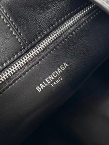 高仿balenciaga巴黎世家 Locker黑色粒面牛皮革中號豎款HOBO手袋