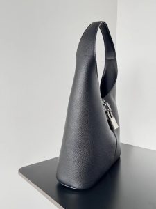 高仿balenciaga巴黎世家 Locker黑色粒面牛皮革中號豎款HOBO手袋
