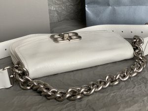 1比1複刻balenciaga巴黎世家 BB Soft牛皮革小號翻蓋包斜挎單肩包 黑色
