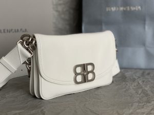 1比1複刻balenciaga巴黎世家 BB Soft牛皮革小號翻蓋包斜挎單肩包 黑色