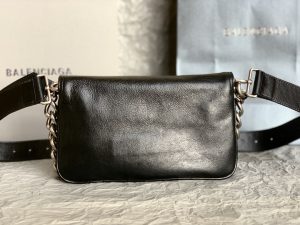 1比1複刻balenciaga巴黎世家 BB Soft牛皮革小號翻蓋包斜挎單肩包 黑色