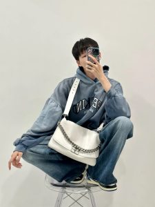 一比一高仿balenciaga巴黎世家 BB Soft牛皮革大號翻蓋包斜挎單肩包 黑色
