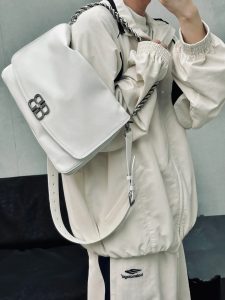 一比一高仿balenciaga巴黎世家 BB Soft牛皮革大號翻蓋包斜挎單肩包 黑色
