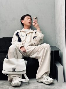 一比一高仿balenciaga巴黎世家 BB Soft牛皮革大號翻蓋包斜挎單肩包 黑色