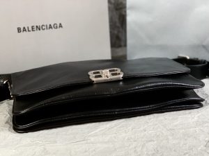 一比一高仿balenciaga巴黎世家 BB Soft牛皮革大號翻蓋包斜挎單肩包 黑色