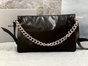 一比一高仿balenciaga巴黎世家 BB Soft牛皮革大號翻蓋包斜挎單肩包 黑色