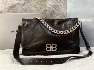 一比一高仿balenciaga巴黎世家 BB Soft牛皮革大號翻蓋包斜挎單肩包 黑色