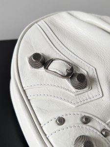 専櫃複刻balenciaga巴黎世家 Le Cagole小號白色細紋羊皮革單肩包