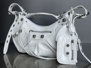 専櫃一比一 balenciaga巴黎世家 LE CAGOLE小號單肩包 油蠟白