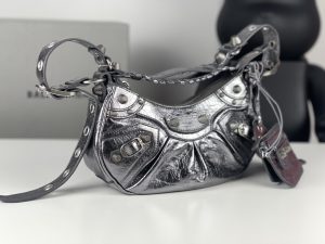 高仿balenciaga巴黎世家 Le Cagole加小號銀色金屬光澤細紋羊皮革單肩包