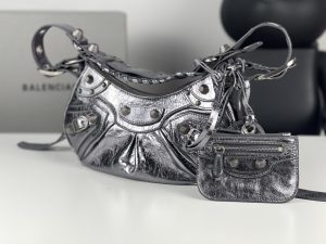 高仿balenciaga巴黎世家 Le Cagole加小號銀色金屬光澤細紋羊皮革單肩包