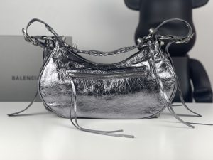 高仿balenciaga巴黎世家 Le Cagole小號銀色金屬光澤細紋羊皮革單肩包