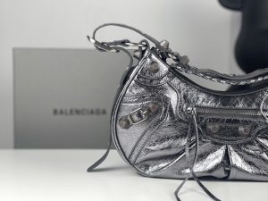 高仿balenciaga巴黎世家 Le Cagole小號銀色金屬光澤細紋羊皮革單肩包