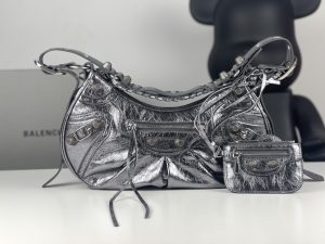 高仿balenciaga巴黎世家 Le Cagole小號銀色金屬光澤細紋羊皮革單肩包
