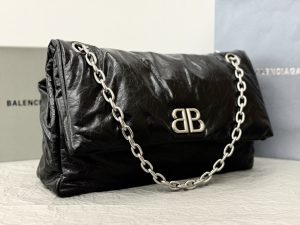 高仿BALENCIAGA巴黎世家 Monaco細紋牛皮革鏈帶包 大號油蠟黑銀