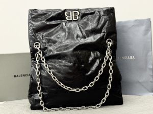 高仿BALENCIAGA巴黎世家 Monaco細紋牛皮革鏈帶包 大號油蠟黑銀