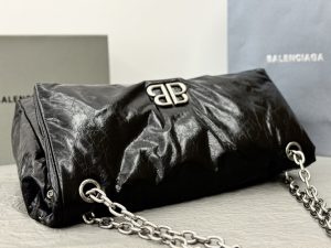 高仿BALENCIAGA巴黎世家 Monaco細紋牛皮革鏈帶包 大號油蠟黑銀