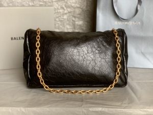 高仿BALENCIAGA巴黎世家 Monaco細紋牛皮革鏈帶包 中號油蠟黑金