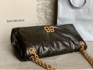 高仿BALENCIAGA巴黎世家 Monaco細紋牛皮革鏈帶包 中號油蠟黑金