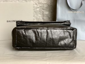高仿BALENCIAGA巴黎世家 Monaco細紋牛皮革鏈帶包 中號油蠟黑銀