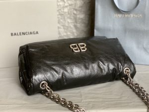 高仿BALENCIAGA巴黎世家 Monaco細紋牛皮革鏈帶包 中號油蠟黑銀
