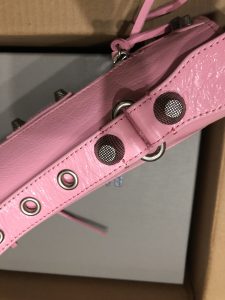 専櫃複刻BALENCIAGA巴黎世家 Le Cagole粉色細紋牛皮革大號單肩包